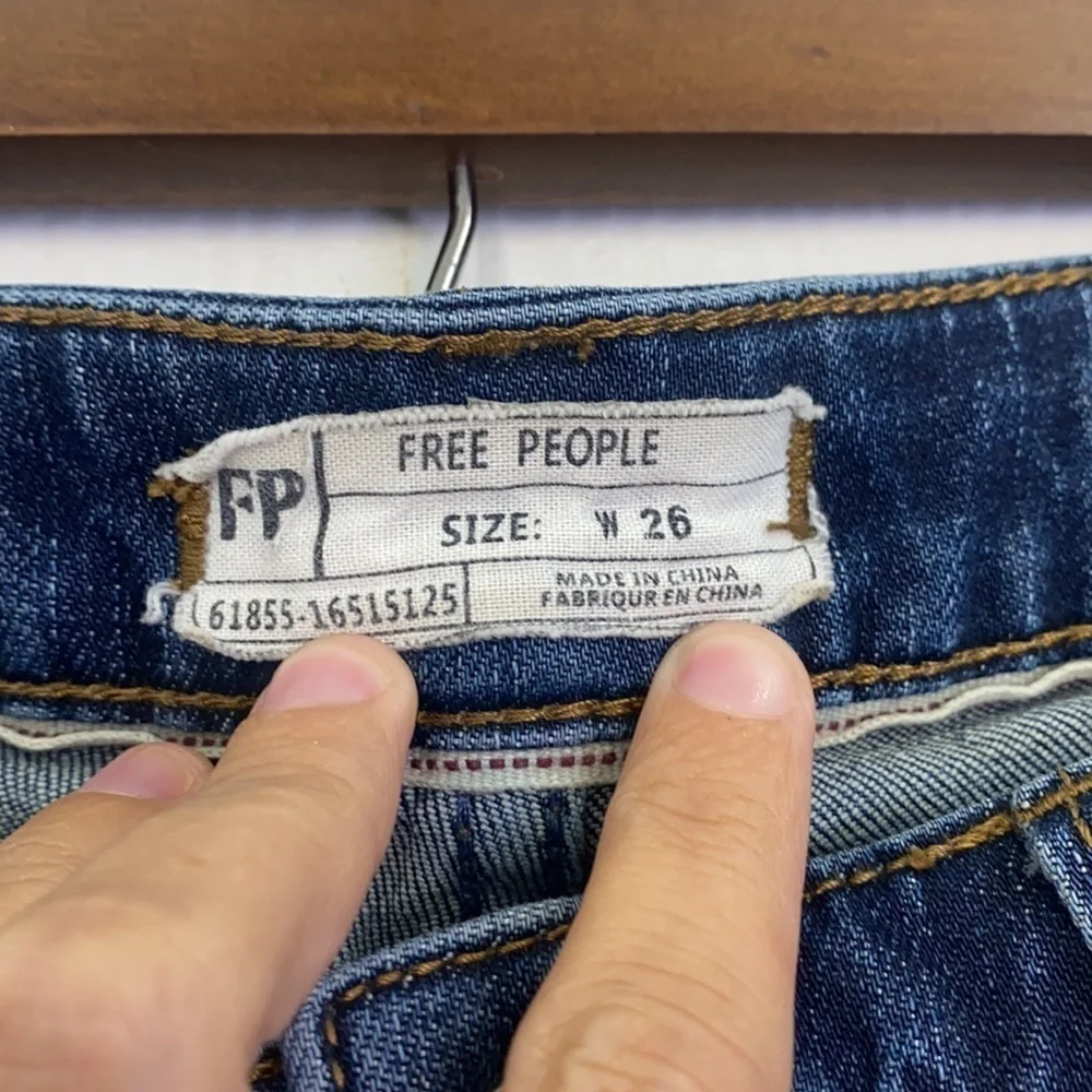 Free People - Four Seasons Embroidered Floral Dark Denim Jeans Size 26